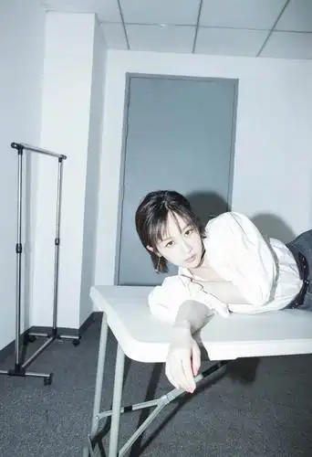 杨紫晒照揭秘女星撩人的美照是怎么拍的背后的故事有点辛酸