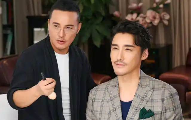 首席男模胡兵出道多年颜值在线,妆后重返二十岁,今49岁逆生长_毛戈平