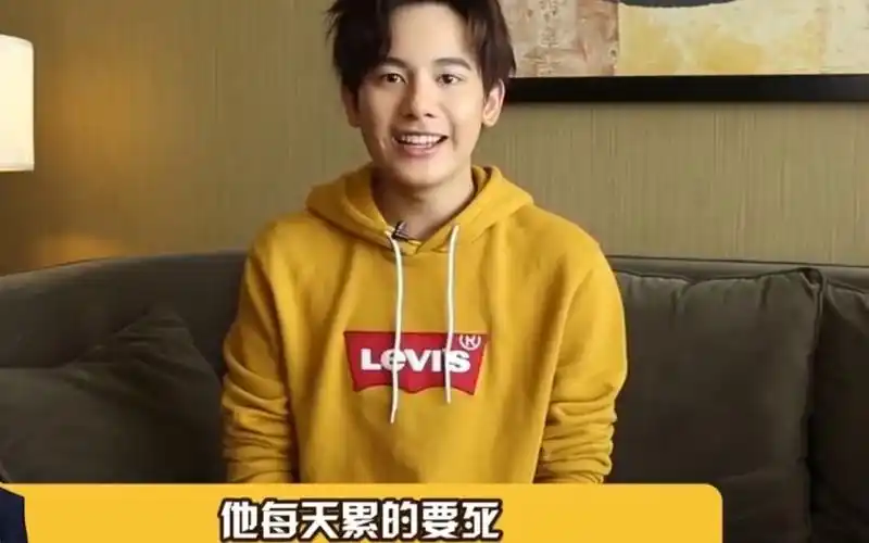 胡先煦胡先煦曝与刘昊然大学生活每天累得要死有时会一起吃午饭