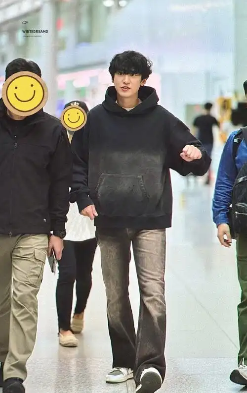 朴灿烈超话#朴灿烈唯一官方门面#【预览】231103 仁川机场出发 cr