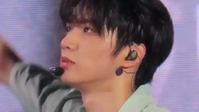 刘耀文唱情歌朝着满月的方向哭了##时代少年团-刘耀文last night