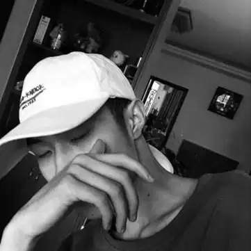 头像男生帅气孤独黑白暖不了一颗伤感的心