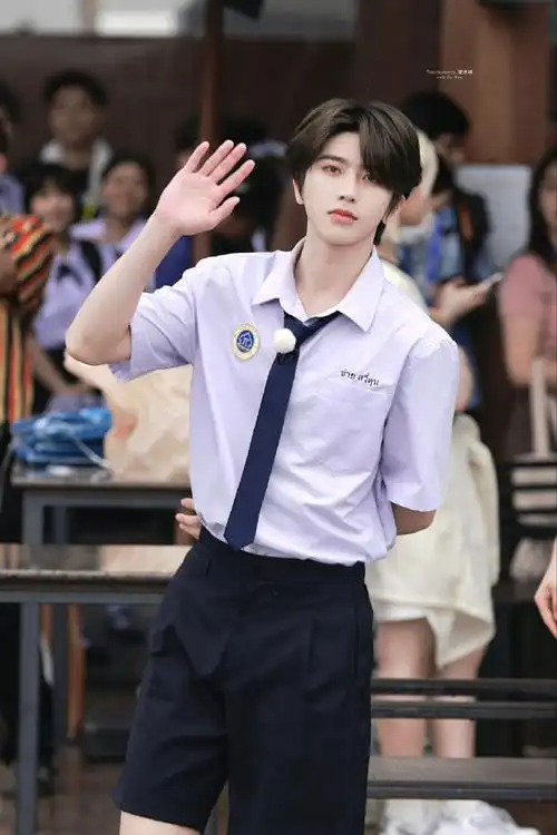 奔跑吧蔡徐坤##奔跑吧校服路透