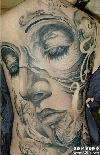 黑灰满背纹身图案图案