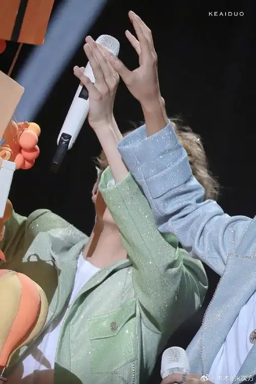 王俊凯王源戴了同款戒指