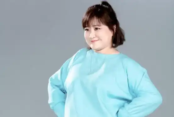 不过相比于其他一些"胖胖"的女星,贾玲的"胖"却是非常自然同时让人