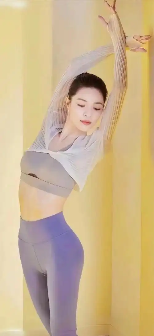 钟楚曦泰国度假泳装惊艳亮相