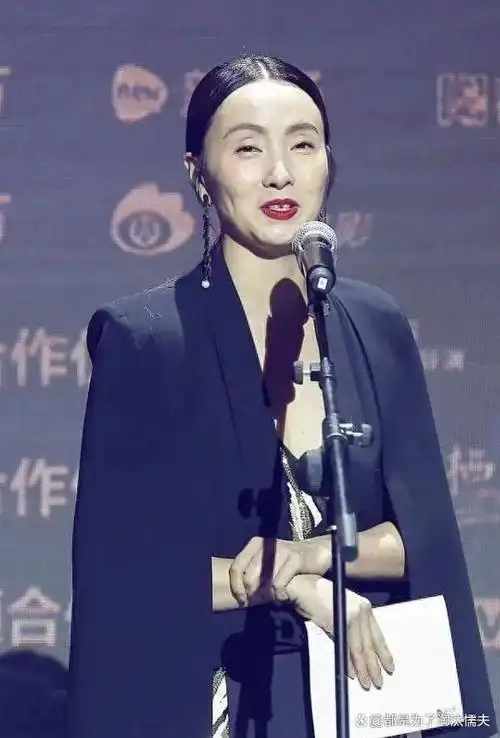 51岁的中国女演员陶虹一直受到观众的喜爱.