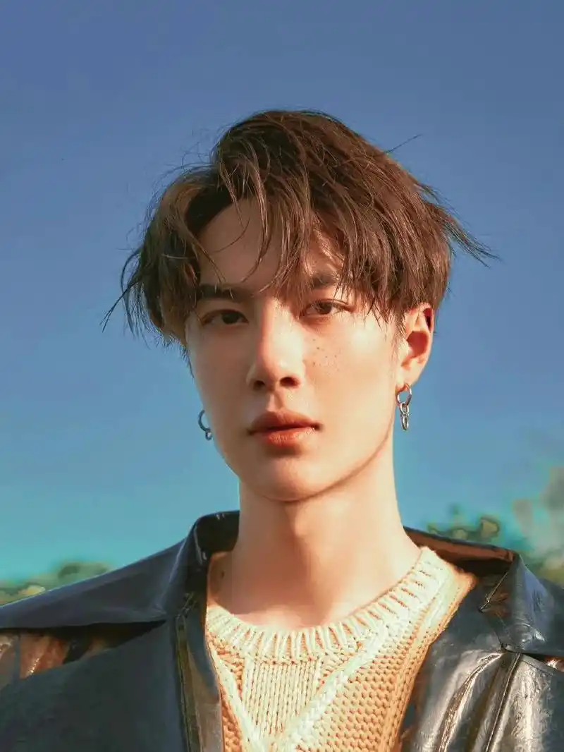 男明星为何也爱"雀斑妆":朱一龙差别太大,鹿晗肖战反而更顺眼