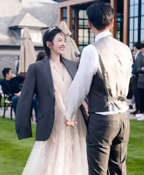 张若昀亲自上手为爱妻唐艺昕烹饪孕期美食?