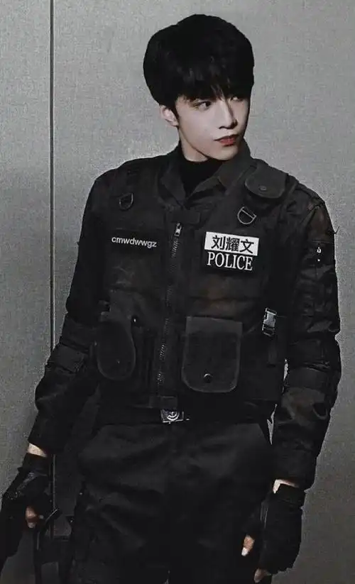 刘耀文绝美侧颜