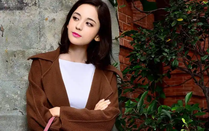 新疆美女明星古力娜扎图片电脑壁纸高清大图预览1920x1080_美女壁纸下