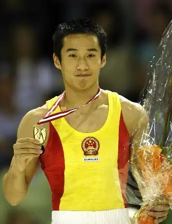 肖钦被指参与诈骗案买卖交易 肖钦母亲激动否认