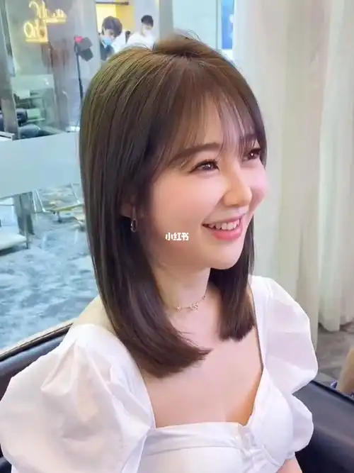 自然随意的中长发发型圆脸都适合的锁骨发