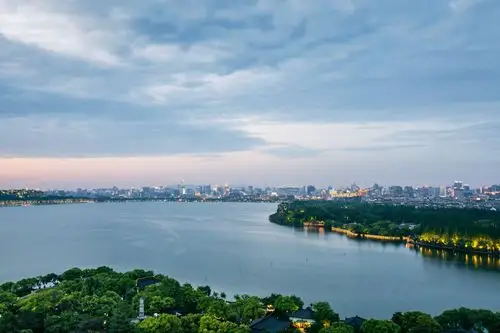 跟着胡哥去旅行 h.