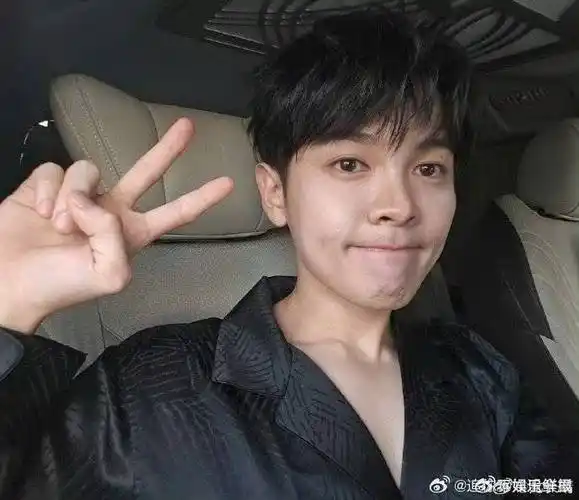 尤长靖偷偷减肥惊艳所有人##尤长靖吃根黄瓜解解馋