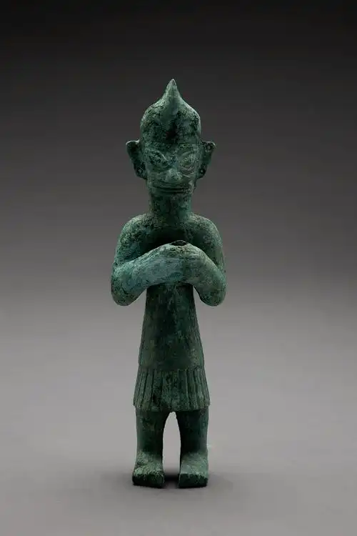 奇观再现!三星堆新出土文物撞脸"奥特曼""诸葛亮""哈士奇""大耳朵图图