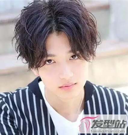 纹理中分男生发型简约洋气提升颜值