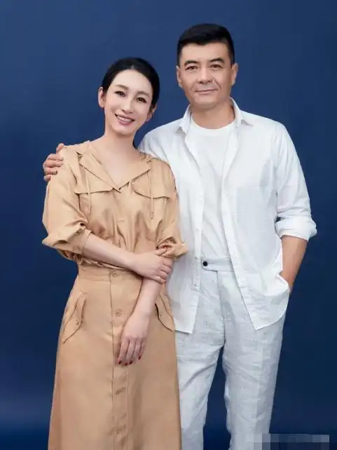 秦海璐:被相恋4年的李厚霖抛弃,36岁嫁二婚的王新军后,苦尽甘来