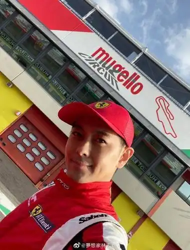 kimi 长成帅小伙!林志颖夫妇为儿庆生 红赛车抢眼