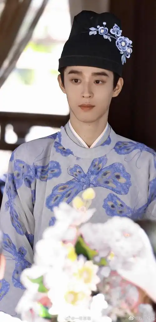 张晚意此沙吴宇恒簪花造型