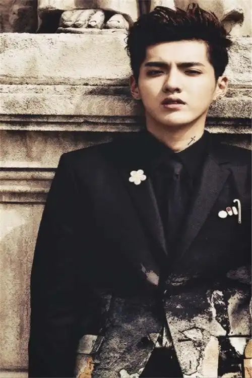 吴亦凡高清帅气手机桌面壁纸下载