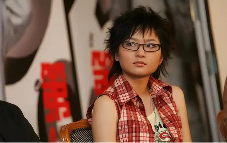 周笔畅改变路线