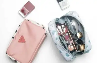 女生化妆包里有什么 女生出门必备物品