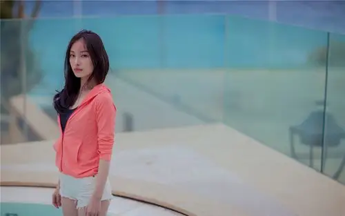 倪妮泳池戏水唯美写真图片