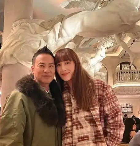 网易首页>网易号>正文申请入驻> 现年68岁知名港星任达华与模特儿老婆