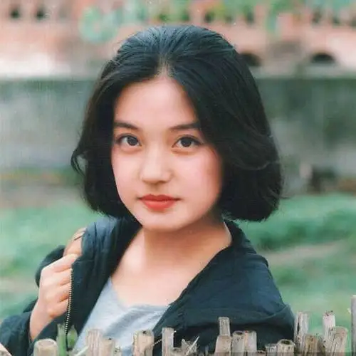 早年的赵薇满脸胶蛋白 网友:胖乎乎的很可爱