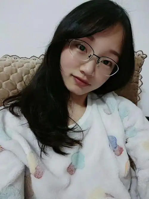 生活中有没有戴眼镜比不戴眼镜要漂亮的女生?