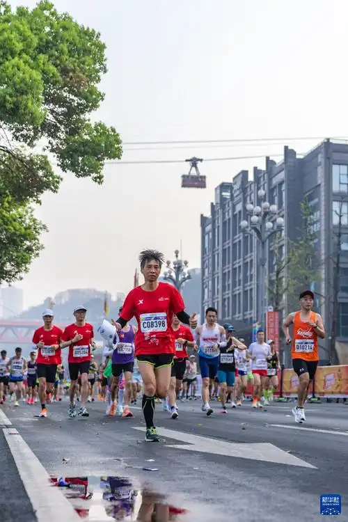 2024重庆马拉松开赛