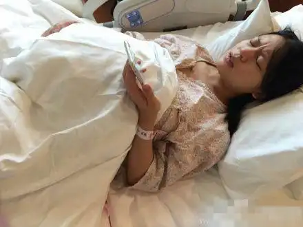 快女黄英生产老公陪伴共同迎接小九儿图