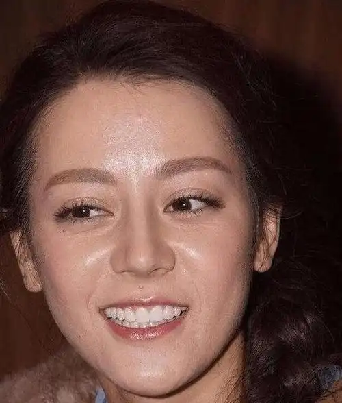 明星素颜照大曝光迪丽热巴连眉毛都没有宛若路人