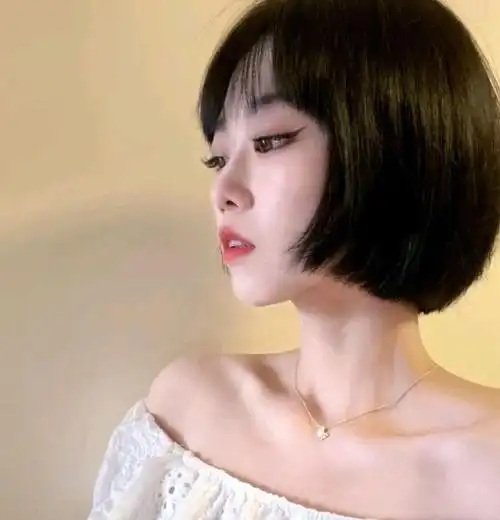 波波头适合什么刘海 齐刘海波波头最减龄_刘海发型 - 美发站