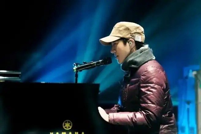 王力宏|吉安彩排侧颜杀.救命98这侧脸绝了 这么冷的天也还是 - 抖音