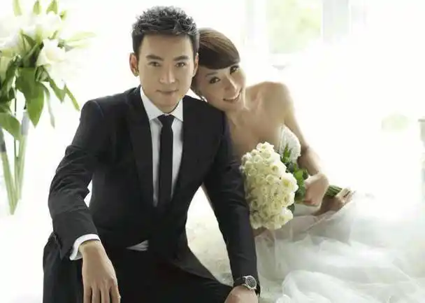 他甘愿将上亿身家给前妻,只为留住女儿,今53岁因女儿再度走红_焦恩俊