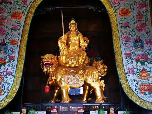 重游峨眉山报国寺