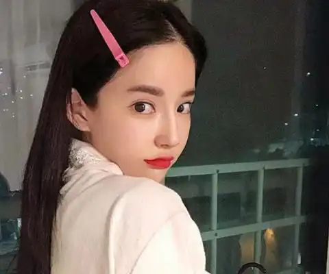 潘南奎大学时期旧照曝光v字脸五官标致相信没有整容