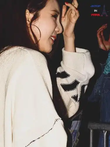 2ne1的dara 现在正面侧面差好多啊