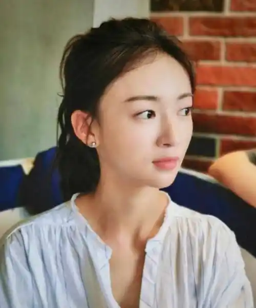 吴谨言10年前艺考旧照流出,没有浓妆和特效下,这颜值我跪了!