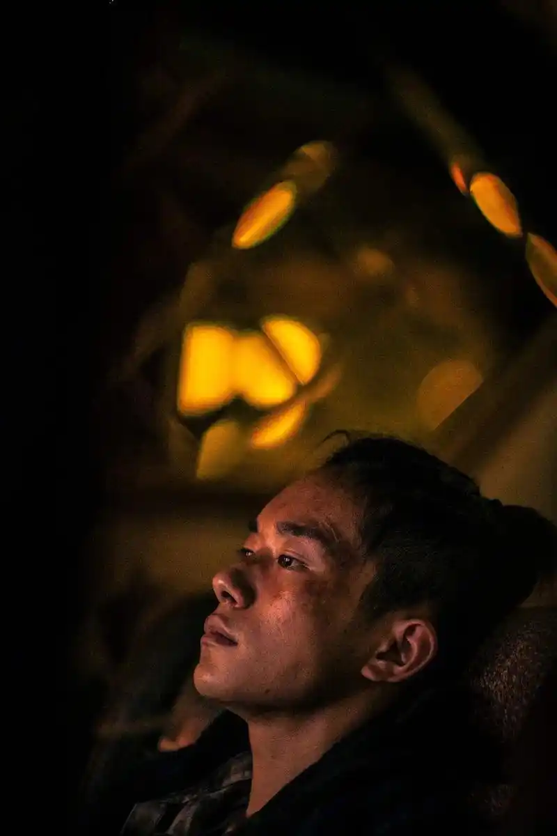 易烊千玺把满身是刺,深处泥潭在自我放弃边缘挣扎的问题少年的执拗