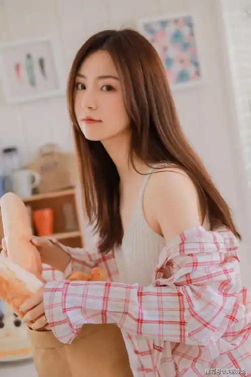 美女写真:高颜值长发美女白皙清纯养眼写真图片