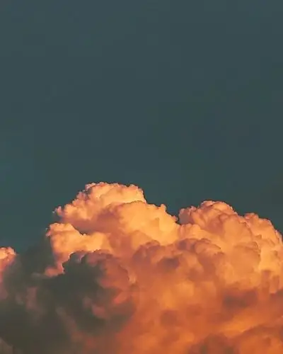 云 背景图片 来源ins