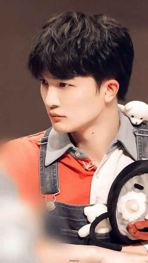 周深是内娱温柔天花板吧#太喜欢周深了,歌唱得温柔,人帅气,周深档