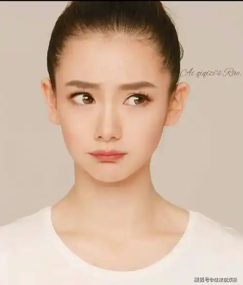 戚薇早期出道照片流出,年轻时走清纯可爱路线,第一眼被惊艳到了_少女