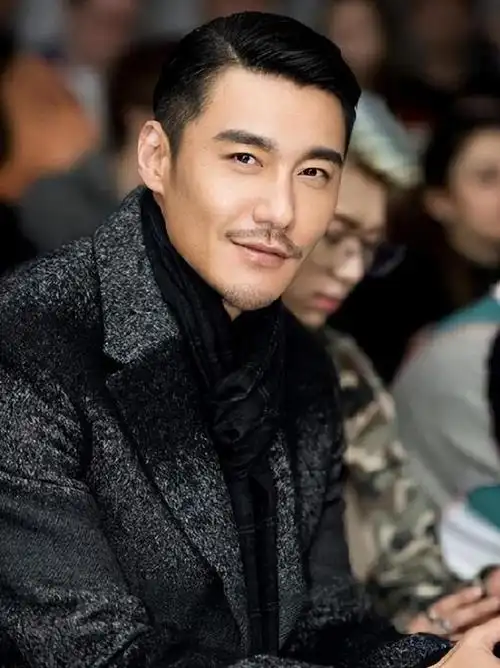 回顾胡兵暗恋瞿颖30年曾被母亲催婚53岁仍帅气且孤独一人