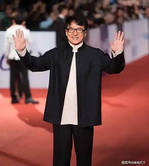 成龙:从龙套"武行"到国际巨星,他的经历有多传奇