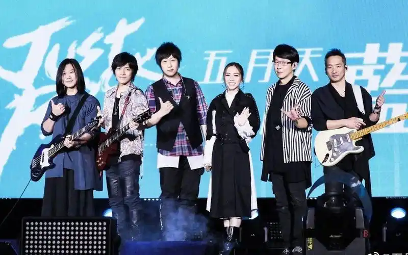 五月天方疑似回应假唱「邀请全民参与全民见证」,巴黎站演唱会将采用